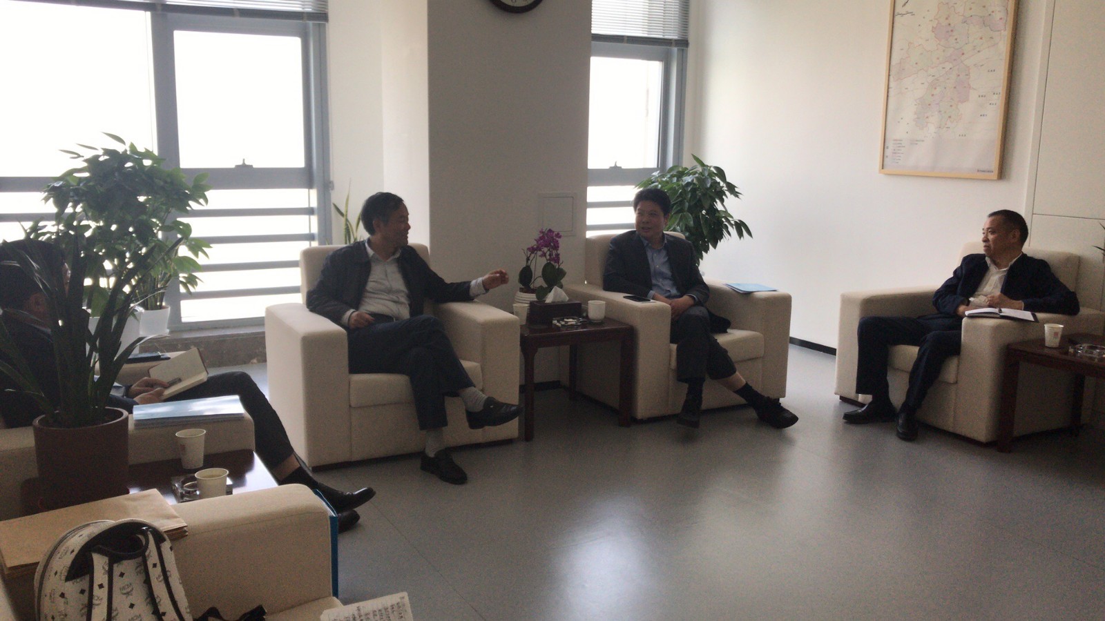 集團公司領導赴西咸新區深入交流.jpg