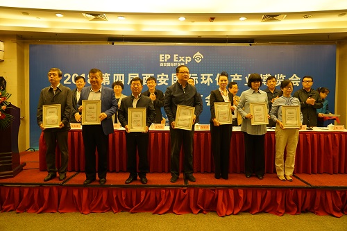 1538096466557978eWKd.jpg 籌備會頒獎.jpg