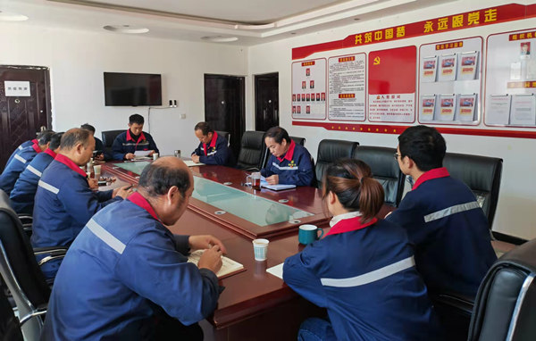 16372873285163917W4V.jpg 鼎豐礦業(yè)公司黨支部集中學(xué)習(xí)_副本.jpg